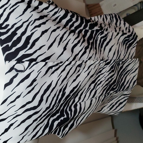 POSITIVE ATTITUDE Petite Womens Back Button Zebra Striped Tank Top-Sz 10P - Picture 4 of 12